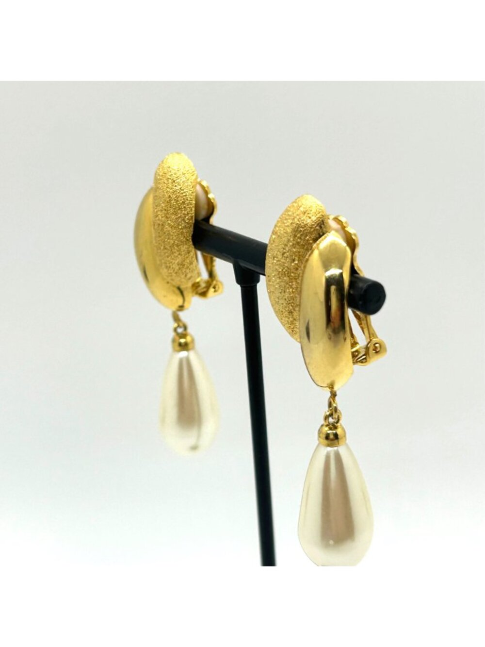 Vintage Faux Pearl Teardrop Earrings Marvella Gold-Tone Clip-On Elegant Bridal - Picture 3 of 12